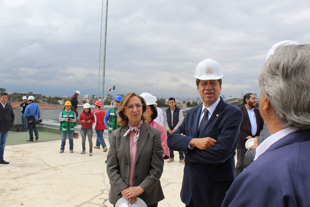Mercedes de Vega, directora general del AGN, y Julio G. Mendoza Álvarez, secretario general del IPN.