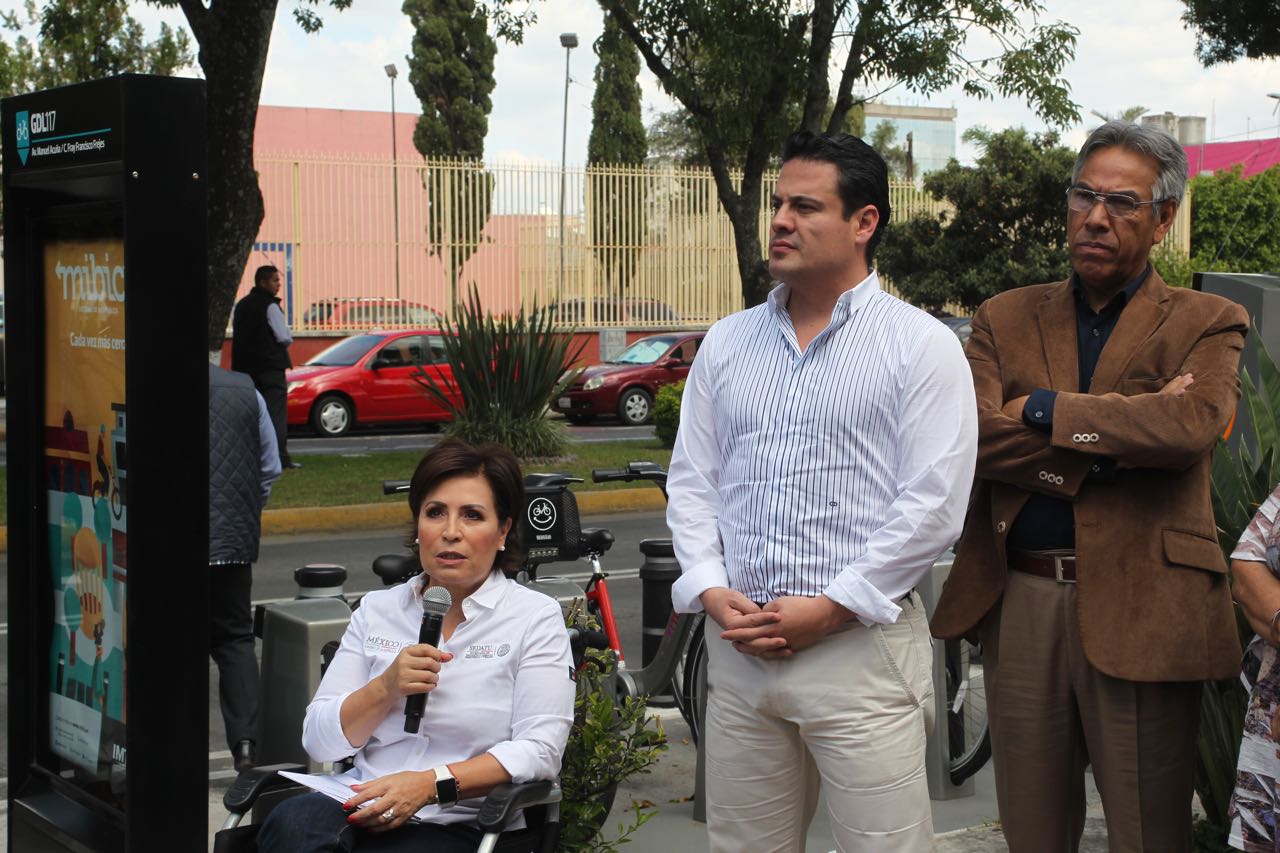 Durante una gira de trabajo por Guadalajara, Jalisco, la titular de la SEDATU, Rosario Robles, junto con el gobernador de Jalisco, Aristóteles Sandoval y el subsecretario de Ordenamiento Territorial, Enrique González Tiburcio.