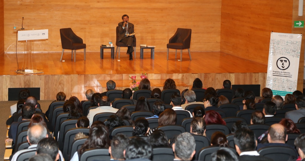 Conferencia magistral "La Lectura y las Prácticas Lectoras", ofrecida por el dramaturgo y cuentista mexicano Élmer Mendoza 