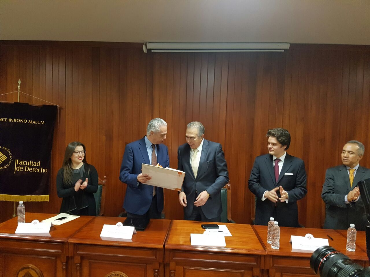 El Presidente de la Junta Federal de Conciliación y Arbitraje, firma de Convenio con la Universidad Anáhuac.