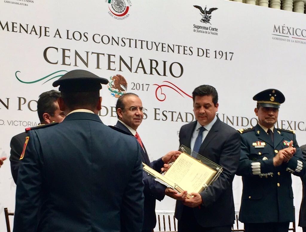/cms/uploads/image/file/254509/ANP_Entrega_Constitucion_a_Tamaulipas_5.JPG