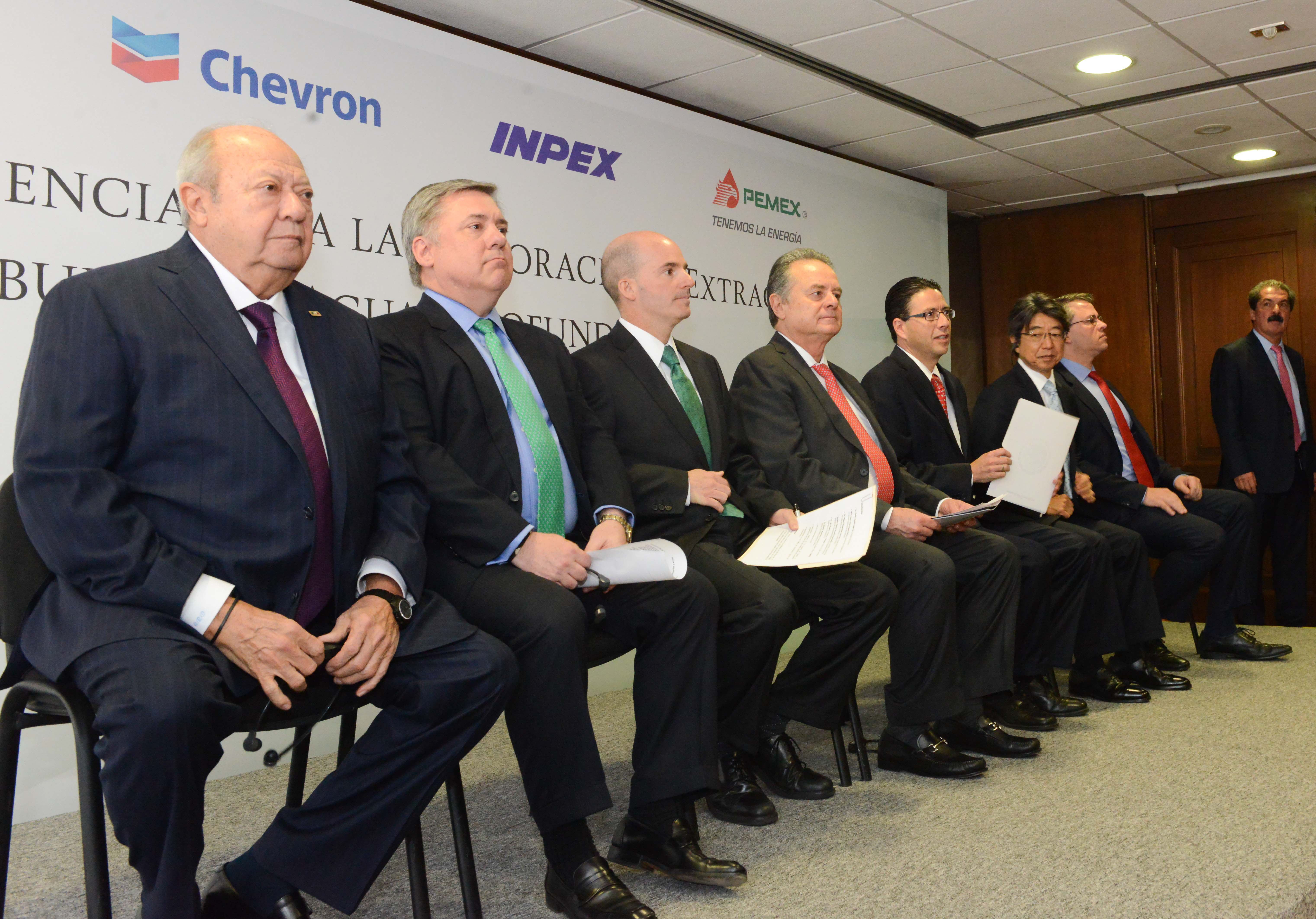 El día de hoy, a nombre del Estado Mexicano, la Comisión Nacional de Hidrocarburos (CNH) suscribió primer contrato obtenido por la Empresa Productiva del Estado Petróleos Mexicanos (Pemex), a través de su subsidiaria Pemex Exploración y Producción, en participación conjunta con las compañías Inpex Corporation y Chevron Energía de México S. de R.L. de C.V. en un proceso de competencia abierta, derivado de la Reforma Energética.