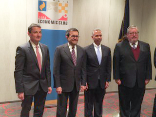 De derecha a izquierda: Juan Manuel Solana Morales, Cónsul General de México en Detroit; Steve Grigorian Director General del Detroit Economic Club; Sec. Guajardo; Hans-Werner Kaas, Director de McKinsey & Company