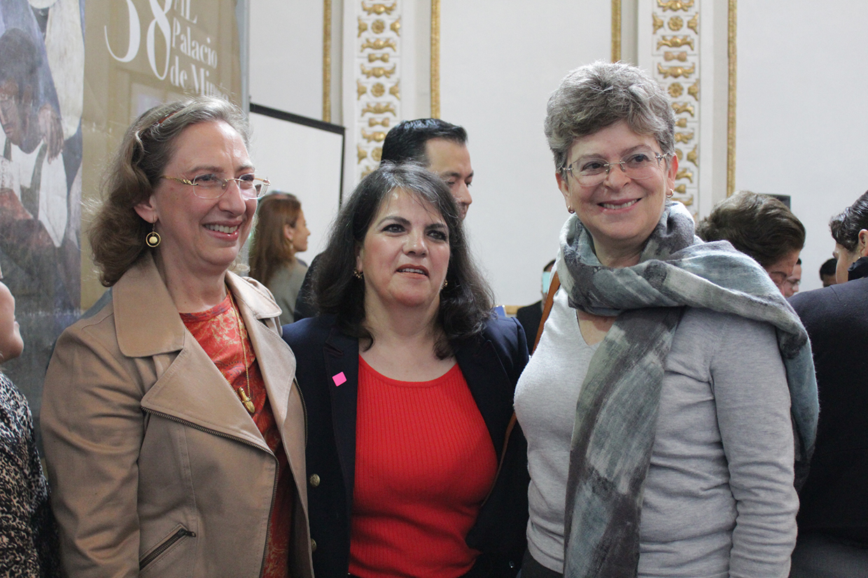 Mercedes de Vega, directora general del AGN; María Auxilio Maldonado Romero,  directora del Archivo Histórico del Estado de Zacatecas; Magdalena Acosta Urquidi.