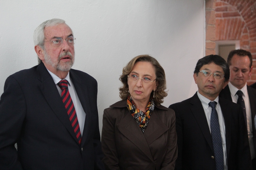 Enrique Graue, rector de la UNAM; Mercedes de Vega, directora general del AGN; y Alberto Ken Oyama, secretario de Desarrollo Institucional de la UNAM.