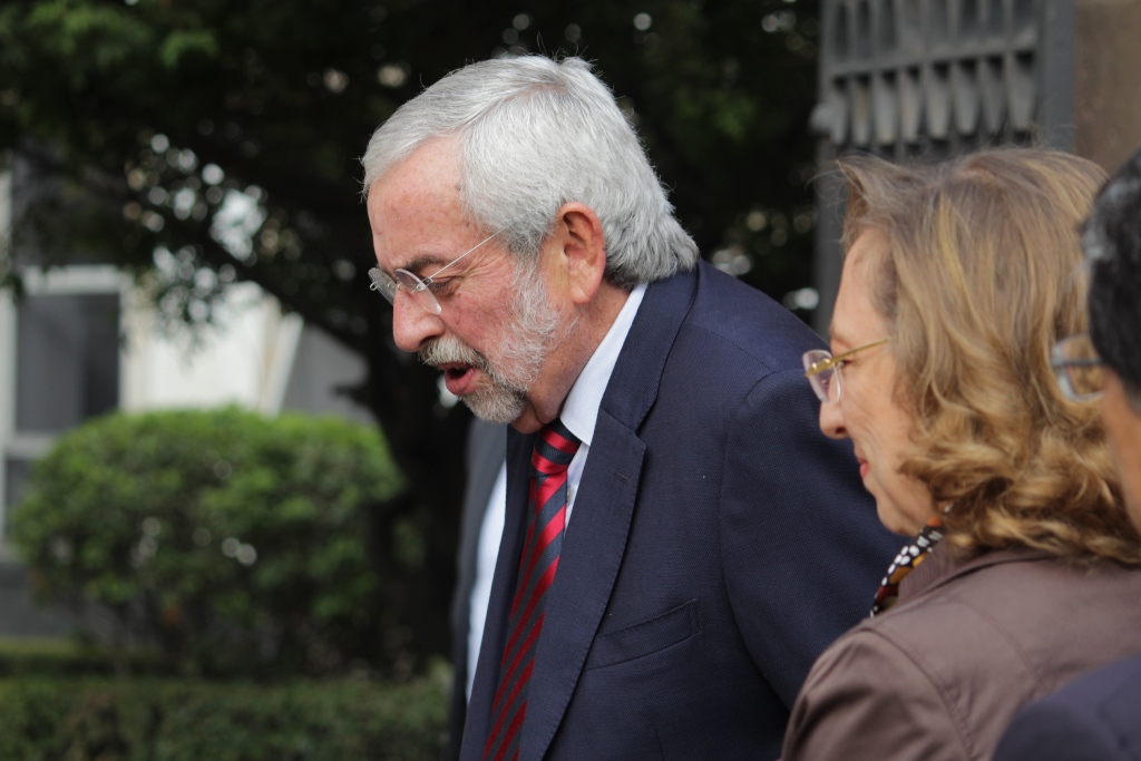 Enrique Graue, rector de la UNAM, y Mercedes de Vega, directora general del AGN.