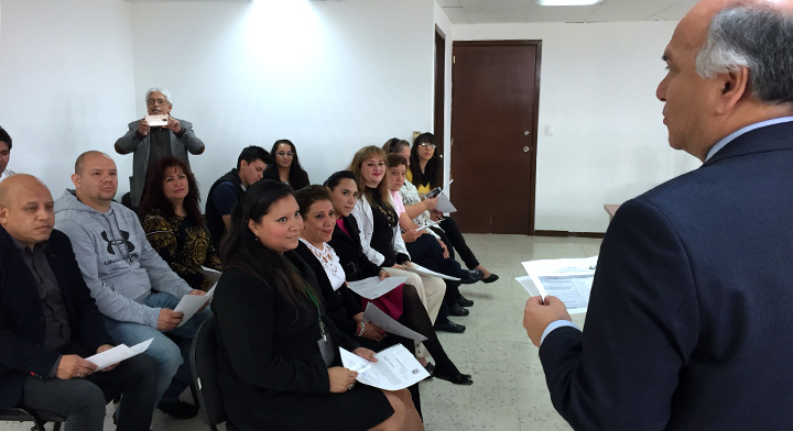 2. Froylán Hernández Lara entregó las Confirmaciones de Titularidad  a 18 trabajadores de Oficinas Centrales, emitidas por la Comisión Nacional Mixta de Escalafón de la SEDATU.