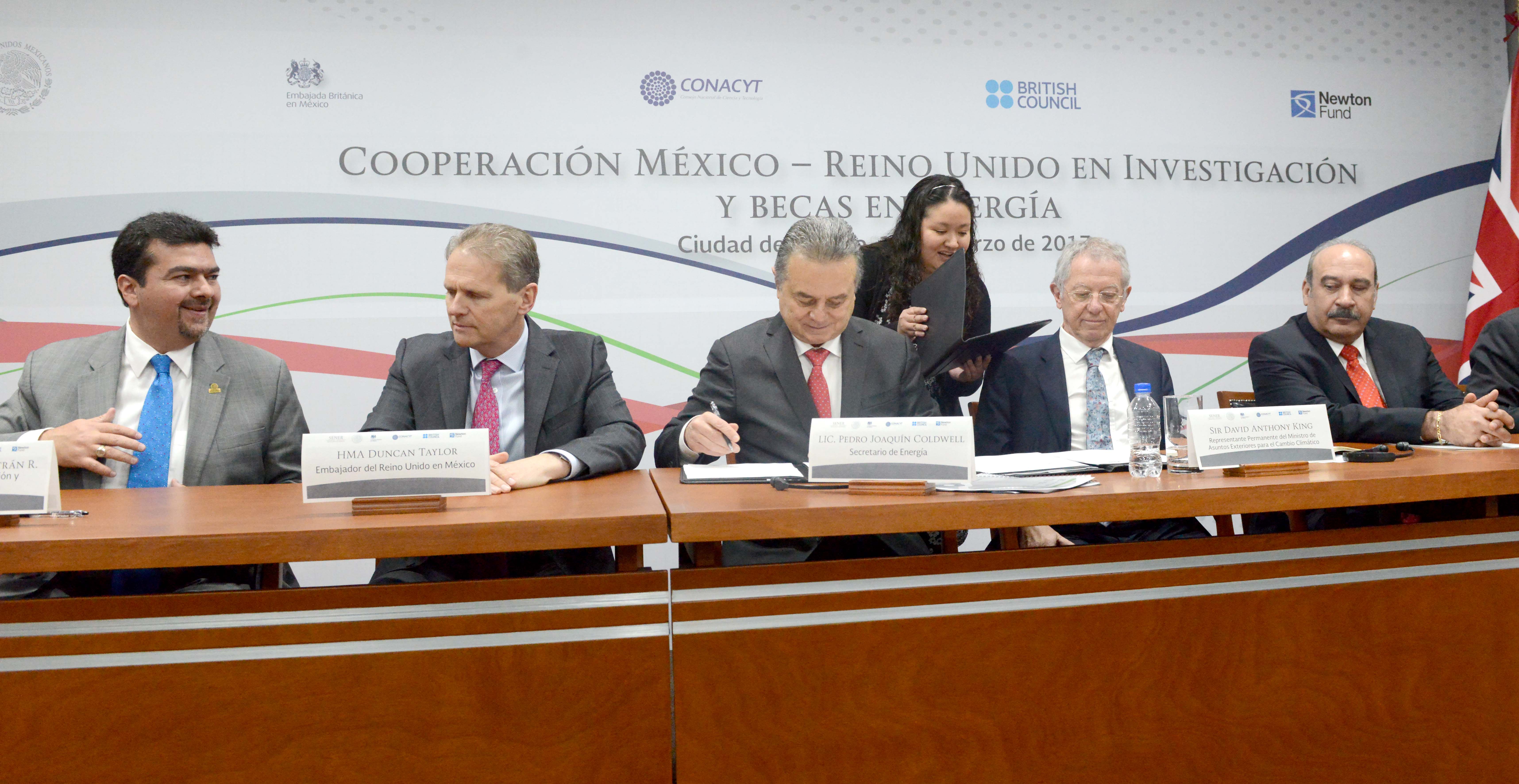 El Memorándum de Entendimiento entre la Secretaría de Energía y el British Council tiene el objetivo de apoyar iniciativas de largo alcance, orientadas a fomentar colaboraciones de investigación e innovación para dar solución a los retos de desarrollo sustentable de México.