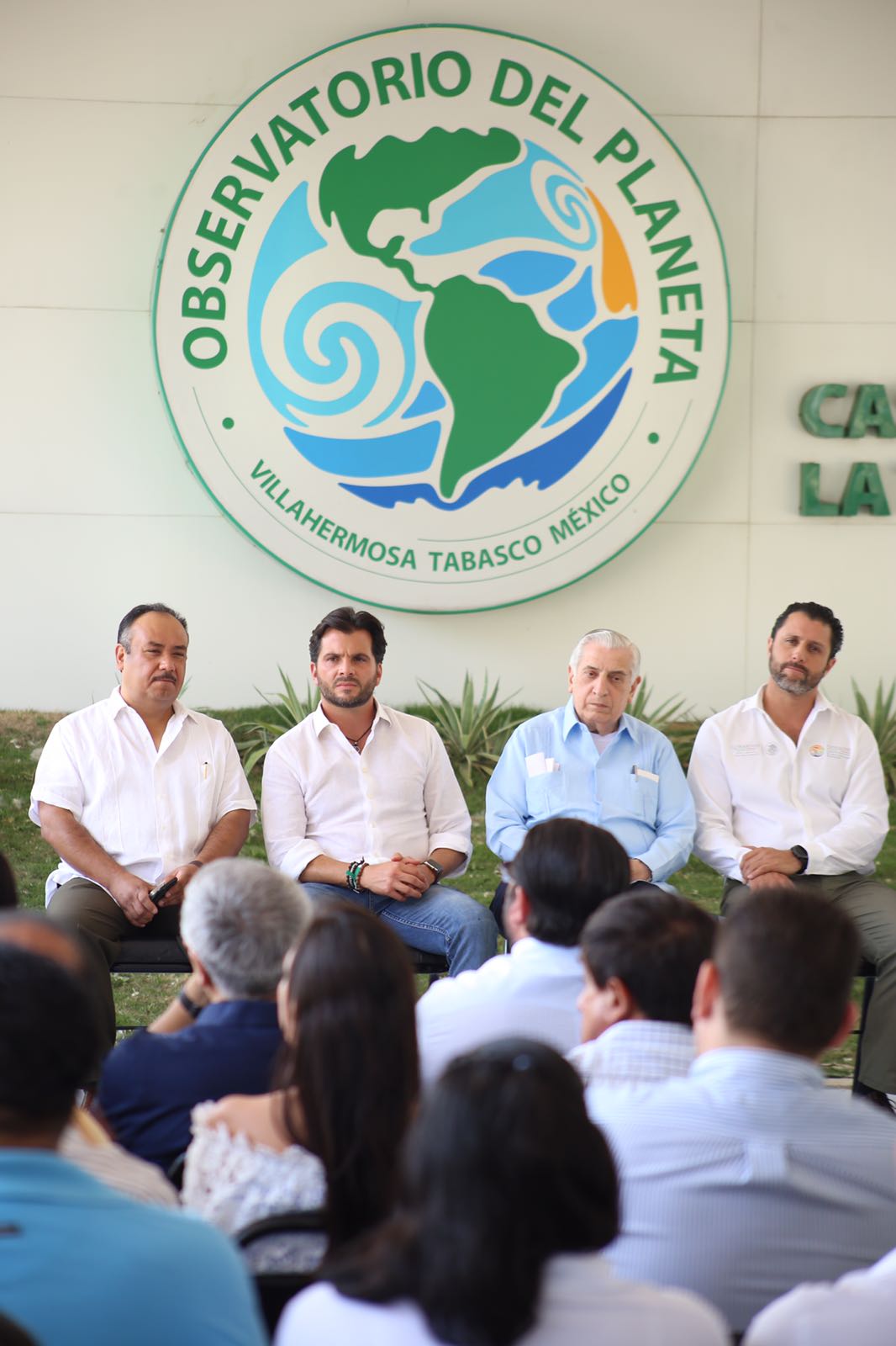 El Secretario estuvo acompañado por el gobernador constitucional de Tabasco, Arturo Núñez Jiménez, y por el titular de la Comisión Nacional de Áreas Naturales Protegidas (CONANP), Alejandro Del Mazo Maza.