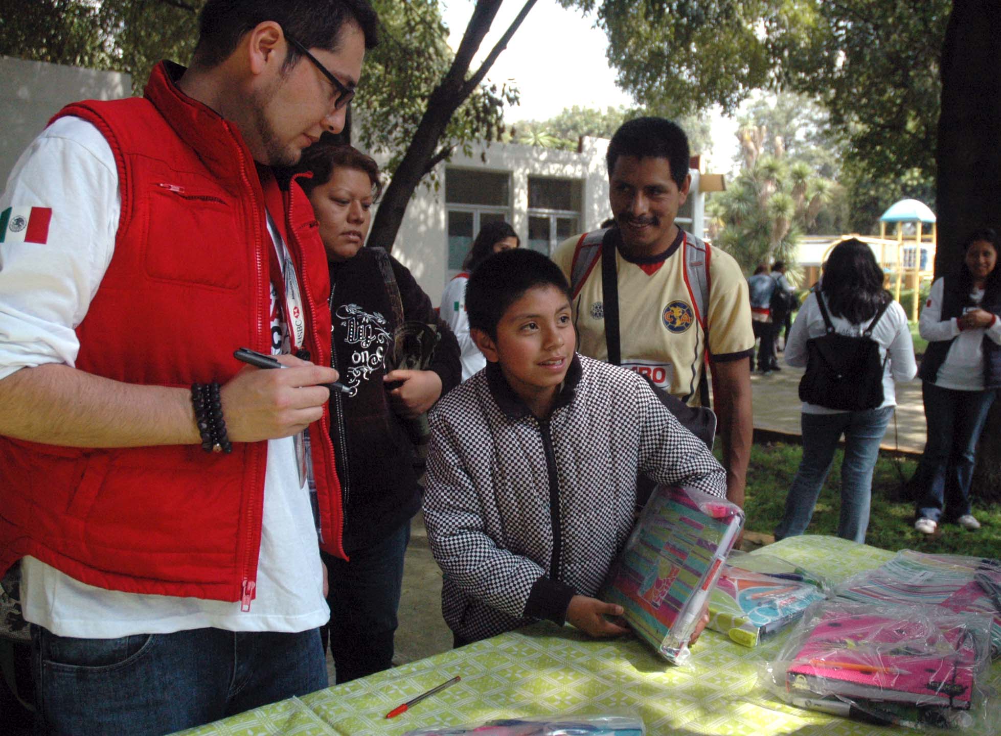 “Un Techo para mi País, México, A.C.”, fue la ganadora en la categoría grupal del Premio Nacional de Acción Voluntaria y Solidaria 2014