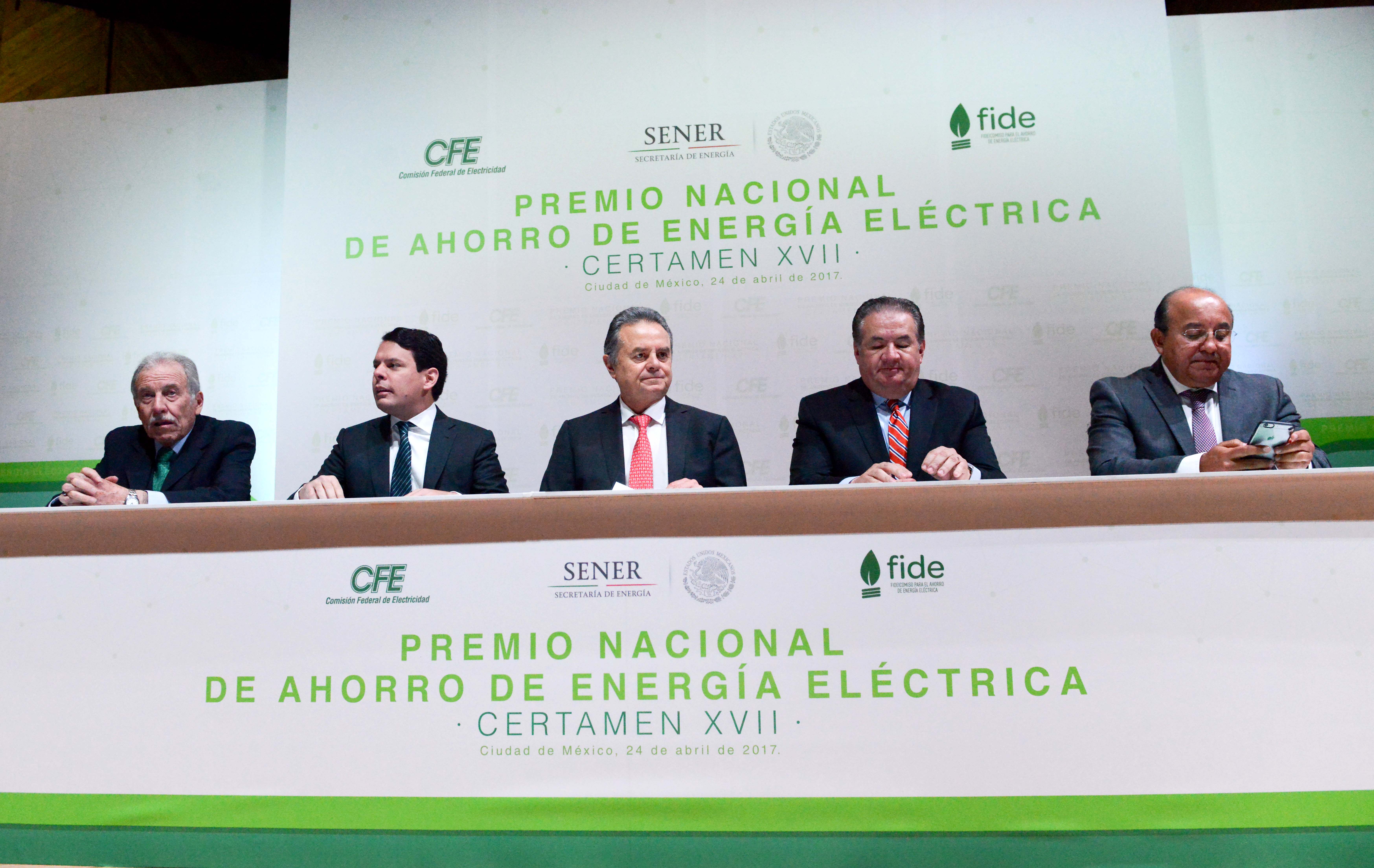 La Secretaría de Energía, la Comisión Federal de Electricidad (CFE) y el Fideicomiso para el Ahorro de Energía (FIDE) reconocieron hoy los logros en materia de ahorro de energía eléctrica de 21 empresas e instituciones mexicanas.