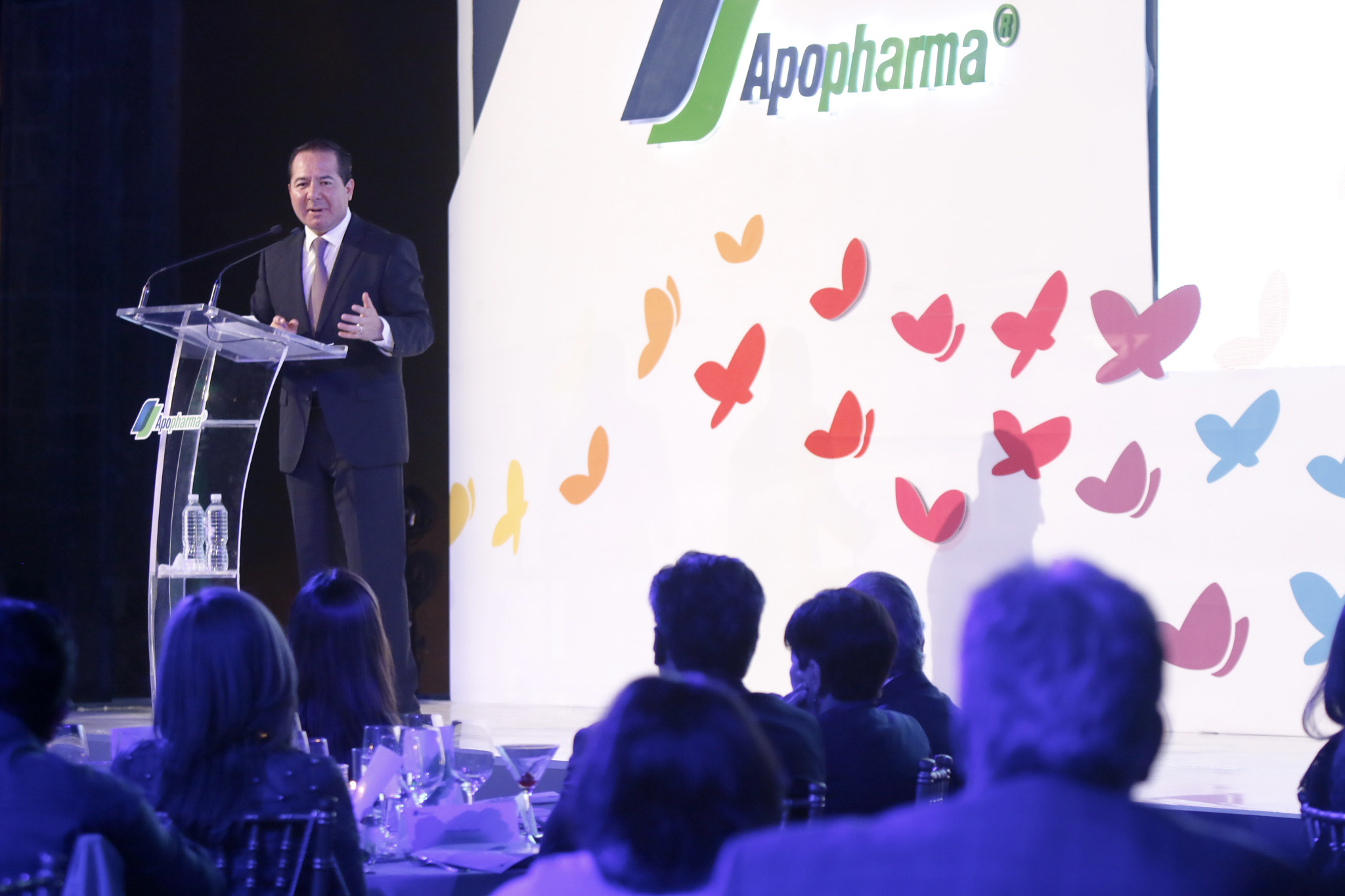 La COFEPRIS se reunió con representantes de Apotex y de la Asociación Mexicana de Genéricos (AMEGI). México cuenta con una política farmacéutica responsable que garantiza el acceso de la población a soluciones en salud.