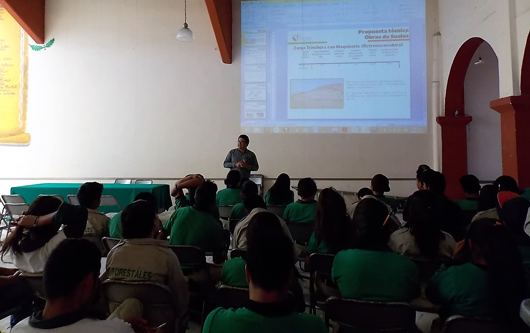 Un total de 43 estudiantes del cuarto semestre del Centro de Educación y Capacitación Forestal (CECFOR) No. 2 “General Lázaro Cádernas”, de Oaxaca, realizaron un viaje de prácticas al municipio de San Cristóbal Suchixtlahuaca, en la región Mixteca.