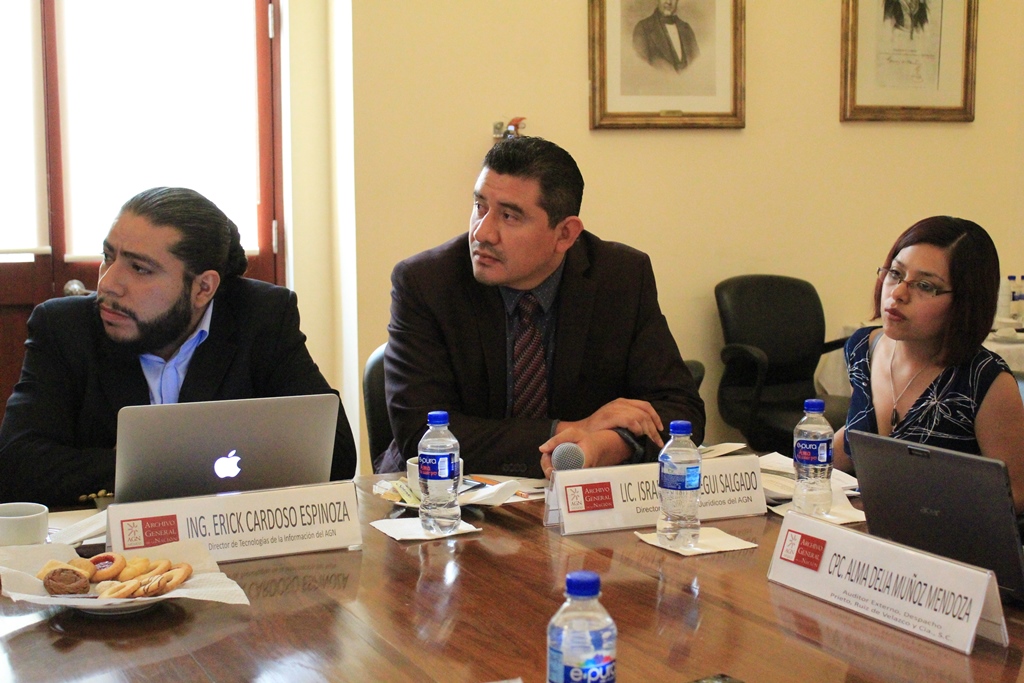 Israel Uriostegui Salgado, director de Asuntos Jurídicos del AGN y Erick Cardoso Espinoza, director de Tecnologías de la Información del AGN.