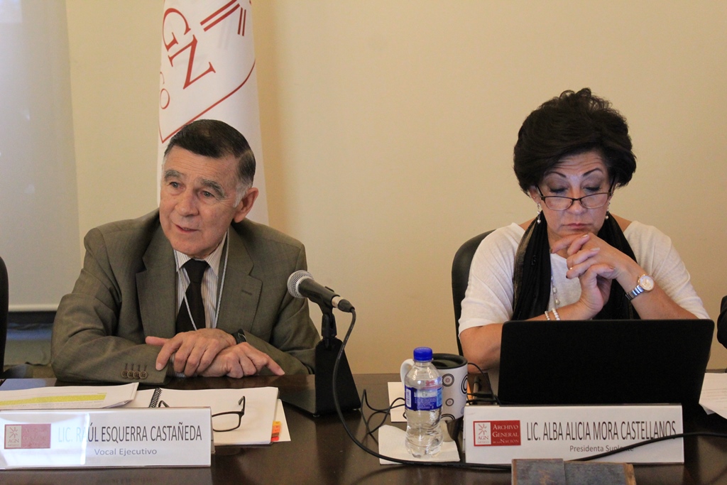 Alba Alicia Mora Castellanos, directora general adjunta de Administración del AGN y presidenta suplente del Cocodi; y Raúl Esquerra Castañeda, vocal ejecutivo del Cocodi.