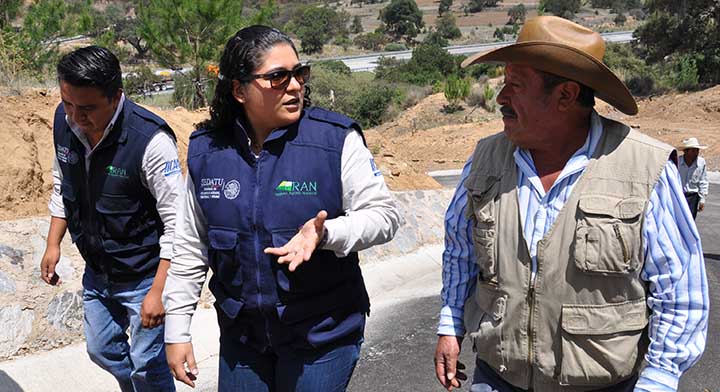 7. Durante el recorrido en el ejido de Alpotzonga de Lira y Ortega se dio un diálogo cordial y abierto con Don Luis, Presidente de Comisariado Ejidal.