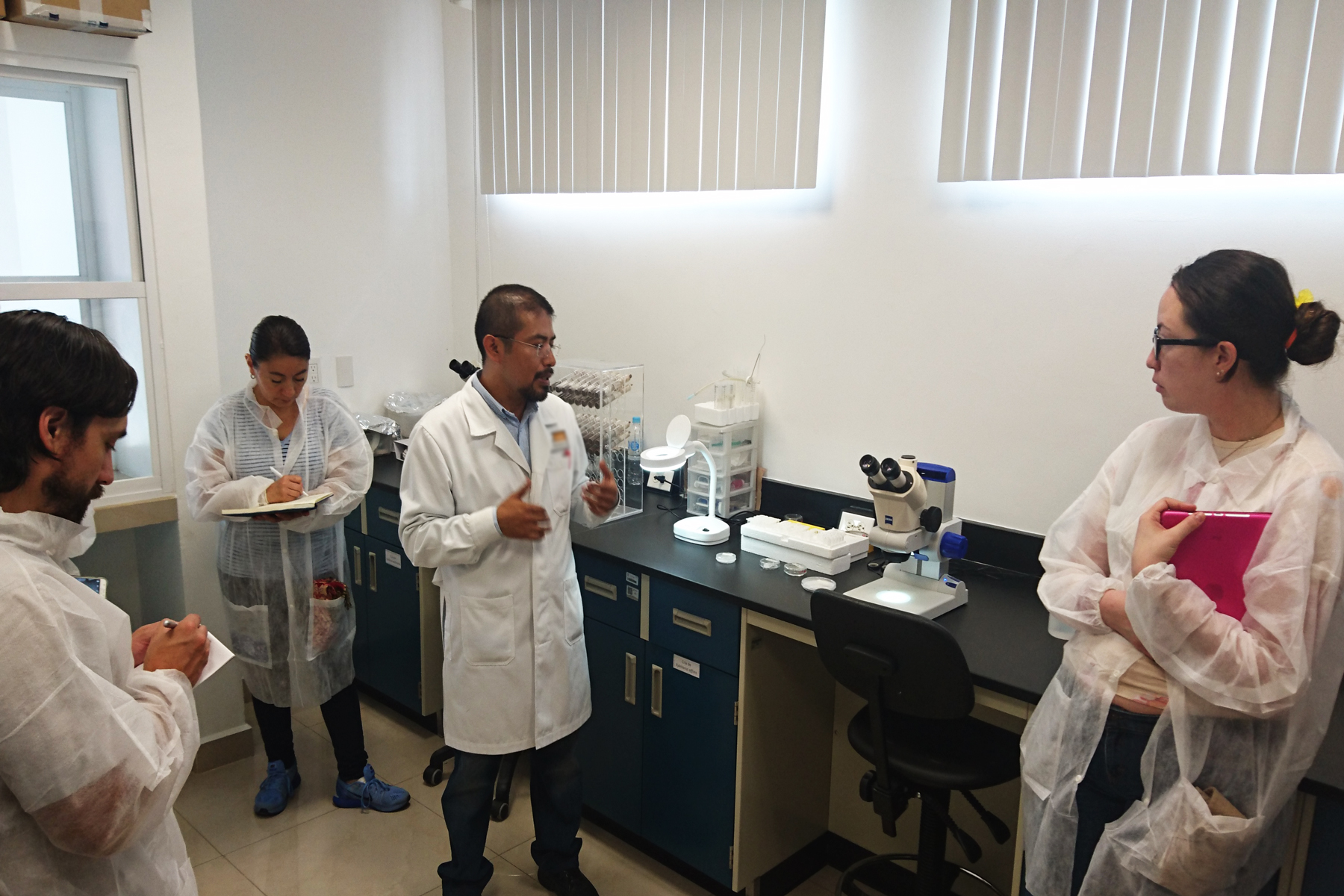 Funcionarios de México y Chile recorrieron los laboratorios del SENASICA
