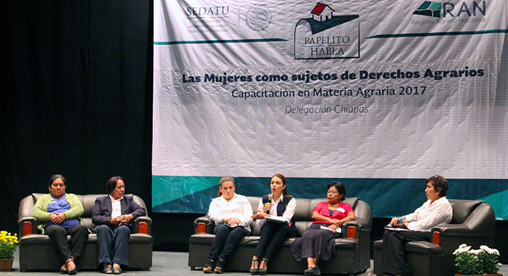 3. En un diálogo fraternal y cercano, la Delegada del RAN en Chiapas, Zaynia Andrea Gil Vázquez, explicó a las ejidatarias y comuneras el propósito de la reforma al Artículo 37 de la Ley Agraria.