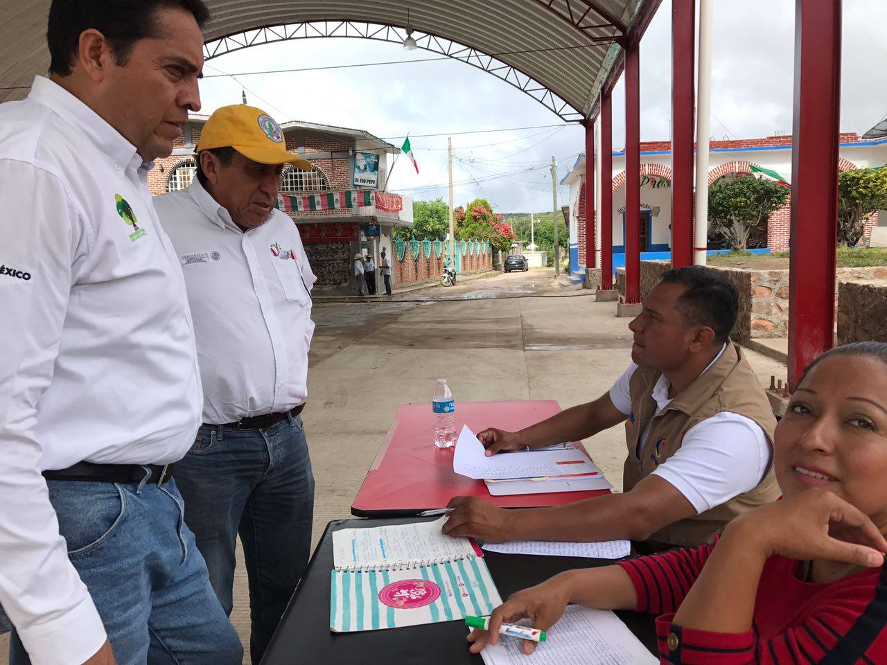 Arturo Beltrán Retis, director adjunto de la CONAFOR, informó a los pobladores que cuando concluyan sus labores se desplazarán a otros poblados para prestar apoyo.