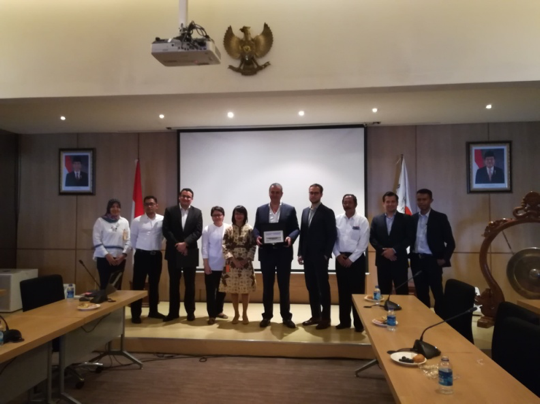En gira de trabajo, el Jefe de la AFDZEE se reunió con la administradora estatal de puertos de Indonesia, para dialogar sobre posibilidades de colaboración. 