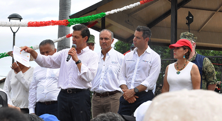 10. “El Presidente de la República, Enrique Peña Nieto, nos dio la instrucción de que las tarjetas BANSEFI se fueran entregando  conforme se fueran limpiando los lotes,  y es lo que estamos haciendo para iniciar ya la reconstrucción”, señaló la Titular de la SEDATU.