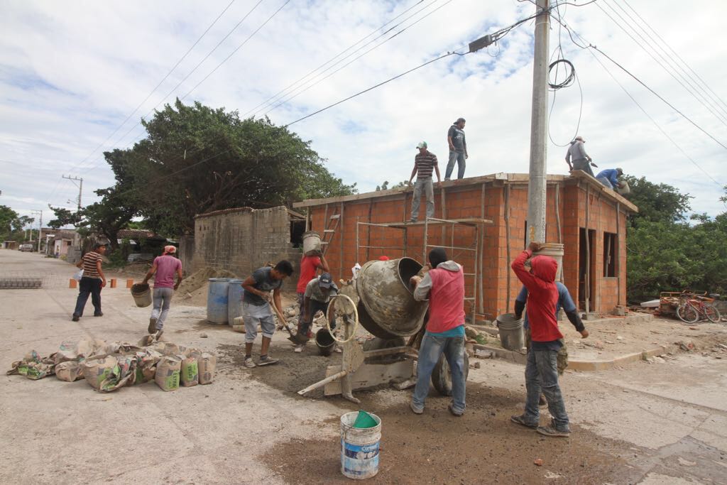 El trabajo en pleno: a un mes y 15 días del sismo del 7 de septiembre ya hay nuevas viviendas