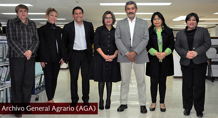 1. El Director del Archivo General Agrario (AGA), Javier Sandoval García, y su equipo de colaboradores.