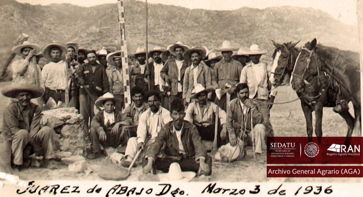 2. Ejidatarios de Juárez de Abajo, Durango, 3 de marzo de 1936. Campesinos realizan trabajos de medición.
