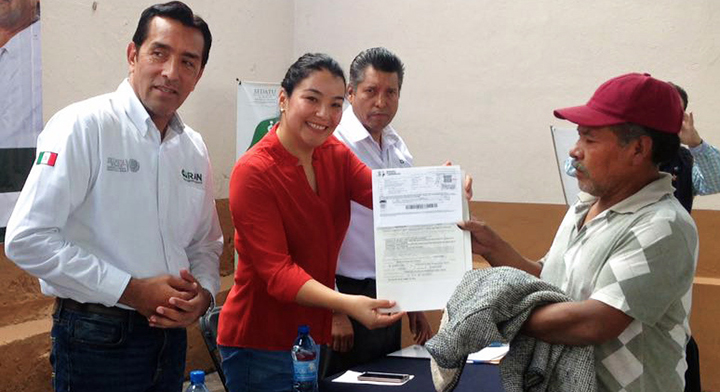 16. En Michoacán se han entregado 14,467 documentos agrarios: Certificados Parcelarios, de Uso Común y Títulos de Propiedad. También se han certificado 7 núcleos agrarios dentro de FANAR y levantado 3,046 Listas de sucesión