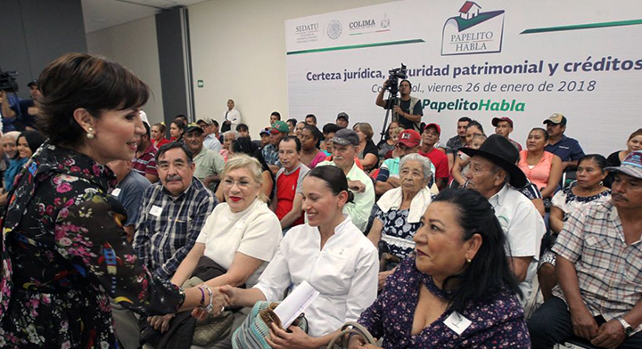 5. En el Centro de Convenciones del gobierno de Colima, Rosario Robles dialogó con beneficiarias de la estrategia #PapelitoHabla.
