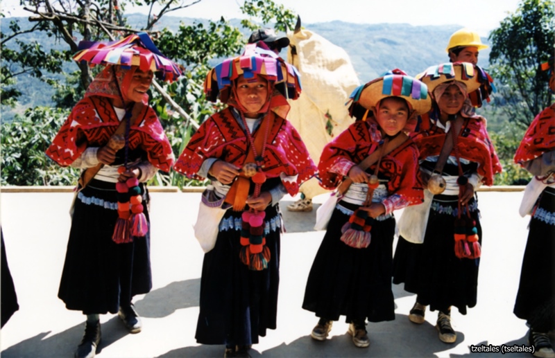 Etnografía de los pueblos tzotzil (Batsil Winik' Otik) y tzeltal (Winik Atel).