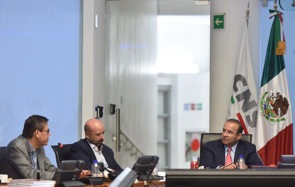 El Secretario de Gobernación, Alfonso Navarrete Prida, durante la visita que realizó al Centro de Datos Principal de #PlataformaMéxico, para supervisar su funcionamiento.
