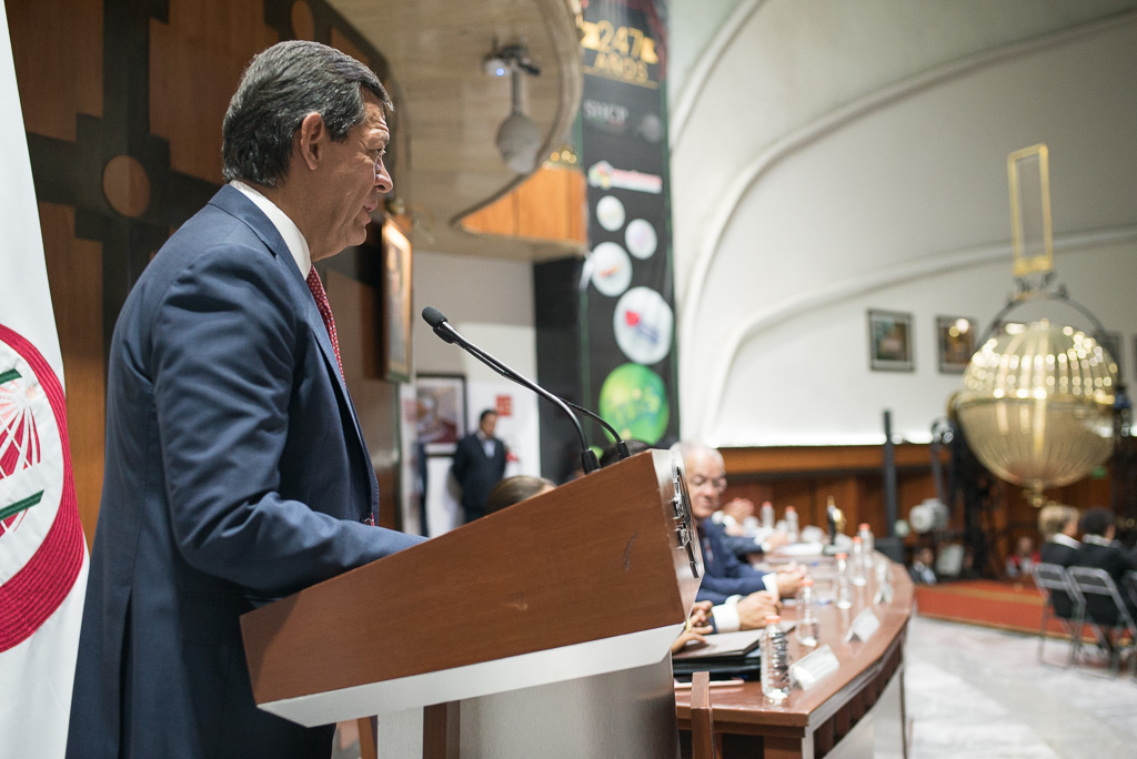 El Titular de la STPS Roberto Campa dando su discurso durante el Sorteo de la Lotería Nacional alusivo al Premio Nacional de Trabajo 2018