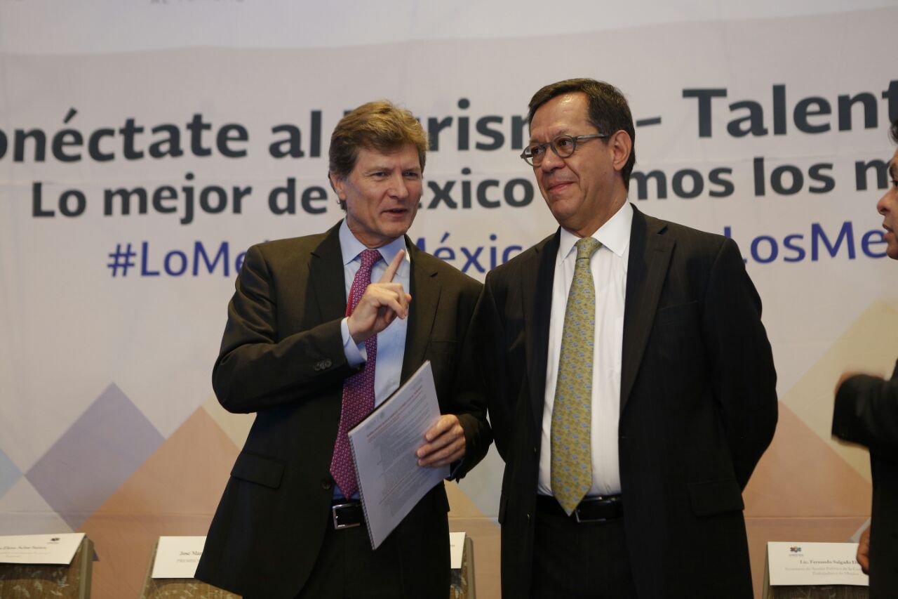 El Titular de la STPS Roberto Campa  junto al Secretario de Turismo Enrique de la Madrid 