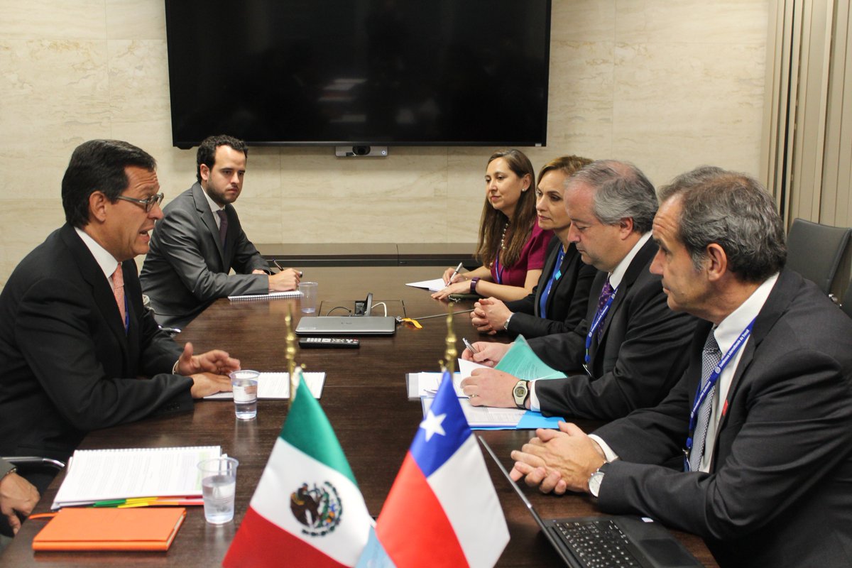 Reunión de trabajo con el Ministerio de Chile y su titular Nicolás Monckeberg.