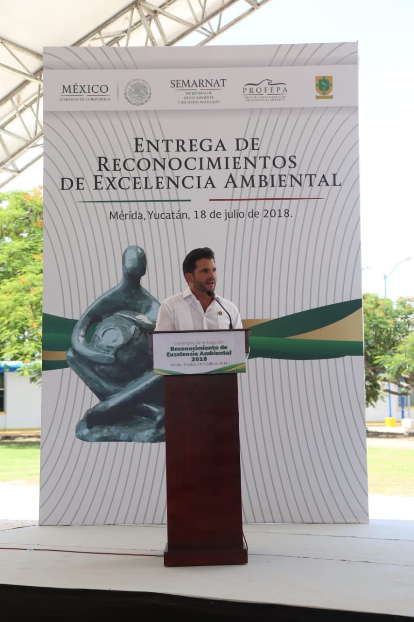 Titular de Semarnat, Rafael Pacchiano, dando discurso durante la Entrega de Reconocimientos de Excelencia Ambiental, en Mérida Yucatán.