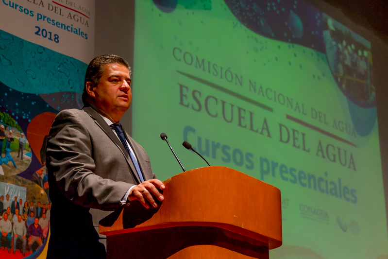 Ing. Muñiz Pereyra en la inauguración de los cursos de la Escuela de Agua