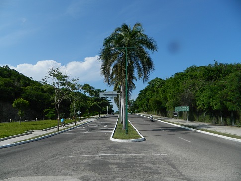 Retorno  Boulevard Benito Juarez entronque con calle Tehuantepec, a la altura de la 5ª Avenida.
