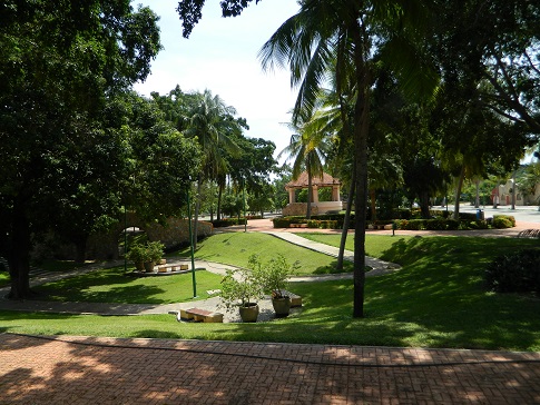 Áreas verdes del Parque Hundido ubicado en el Sector P, Bahía Chahue.