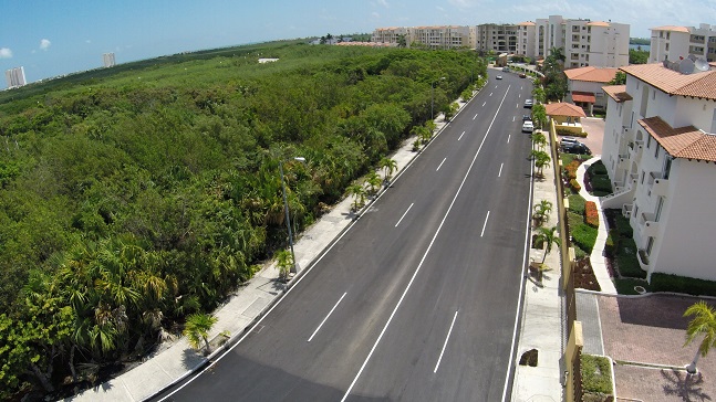 Vista de vialidad de la calle retorno Zavignac ubicada en avenida Enrique Zavignac del fraccionamiento el Table anexo al boulevard Kukulcán.
