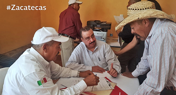 6. Por otra parte, en el Estado de México visitamos a ejidatarios de Santa María Tlalmimilopan, municipio de Lerma de Villada, para entregarles 101 títulos de propiedad.