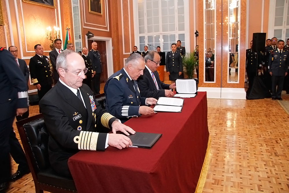 Firma de convenio con las secretarías de la Defensa Nacional y de Marina