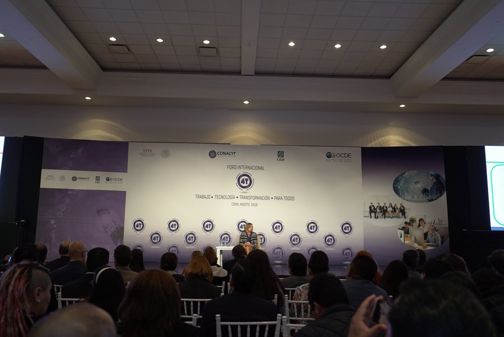 Foto general de la Conferencia de Norma Munguía, de la Secretaría de Relaciones Exteriores
