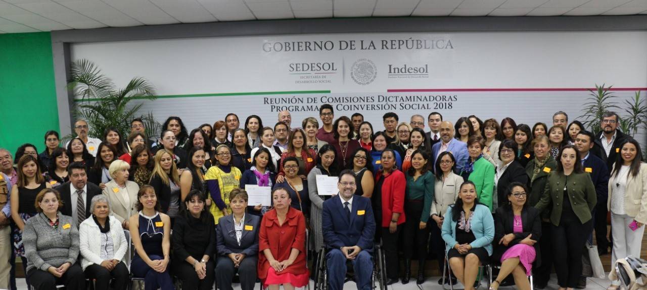 Foto grupal de las y los dictaminadores que participaron este año en la evaluación de proyectos sociales de forma voluntaria y desinteresada por el Desarrollo Social de México.