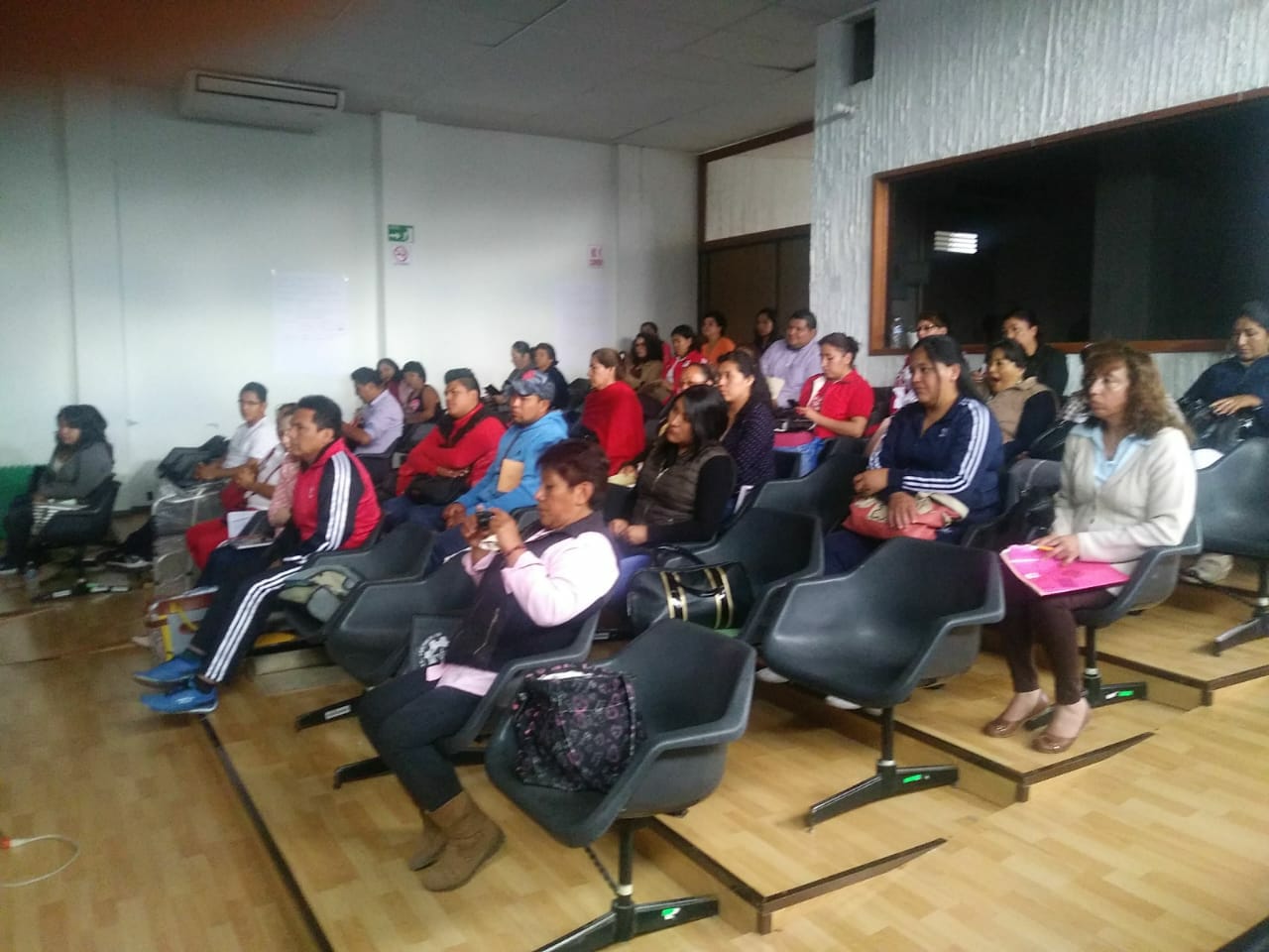 Público asistente al curso Cuidados Paliativos, impartido en Inapam Tlaxcala. 