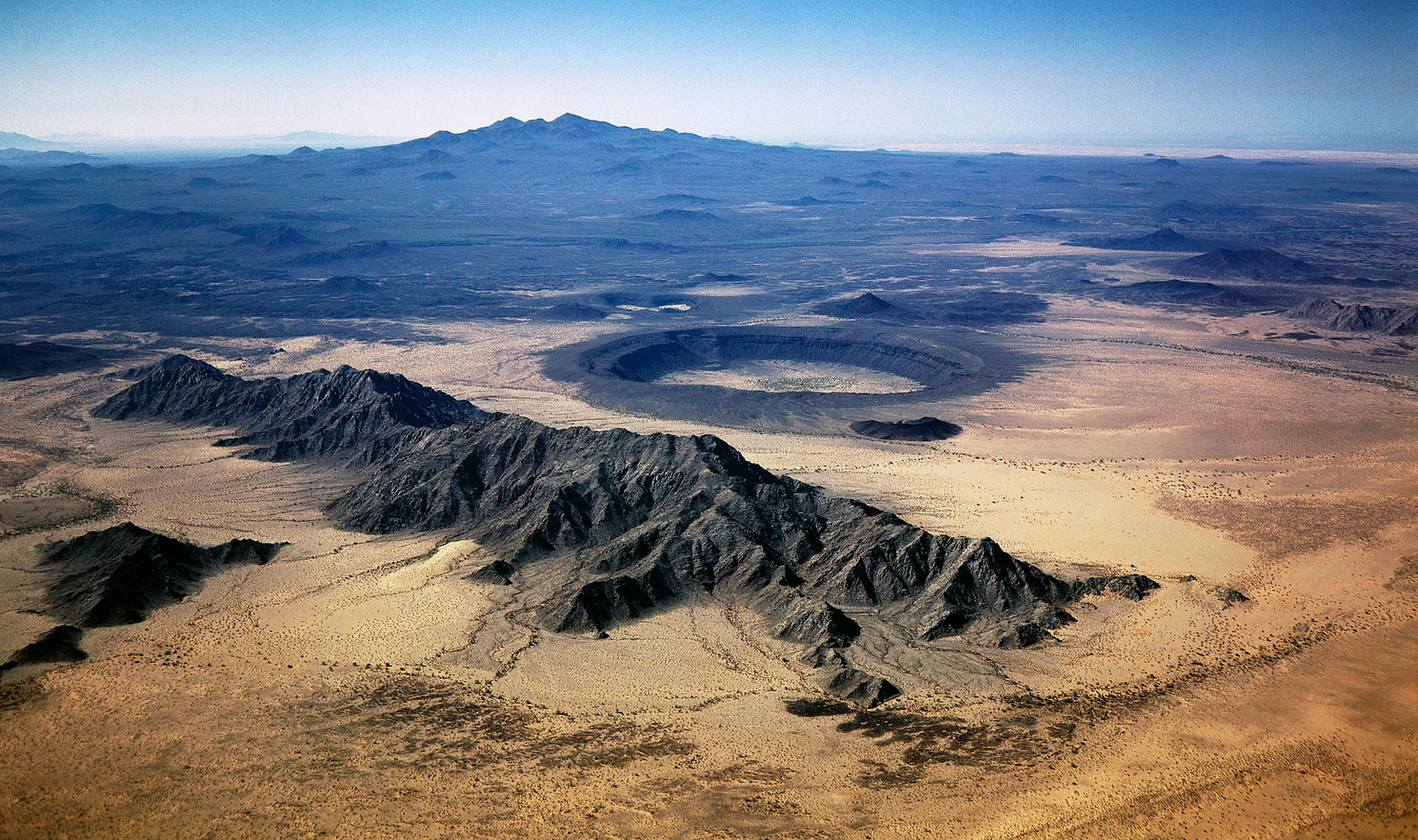 Vista aérea de la Reserva de la biosfera El Pinacate y Gran Desierto de Altar