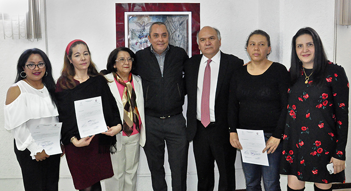 5 Durante el evento se entregó documentación correspondiente a Zoila María Aguirre Avendaño, con 31 años de servicio; María Concepción Paniagua Luis (27 años); 
