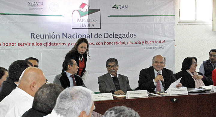 5 Director en Jefe del RAN, Froylán Hernández Lara y el Lic. Plutarco Emilio García Jiménez, y delegados presentes durante la Reunión Nacional de Delegados.