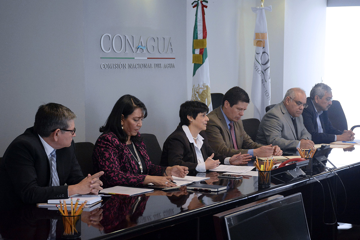 La Directora General de la Comisión Nacional del Agua (Conagua), Blanca Jiménez Cisneros, sostuvo una reunión de trabajo con los representantes de los usuarios del sector agrícola.