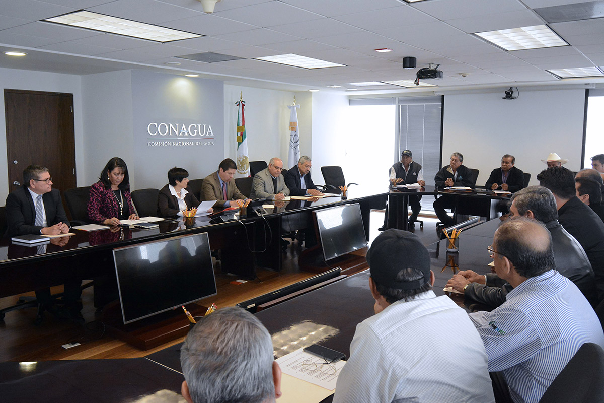 La titular de Conagua refrendó el compromiso del Gobierno de México para dar prioridad en la agenda nacional a satisfacer las necesidades del campo para mejorar su productividad y lograr un uso más eficiente del agua. 